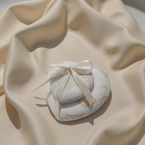 Καρδιά με χρυσά νερά