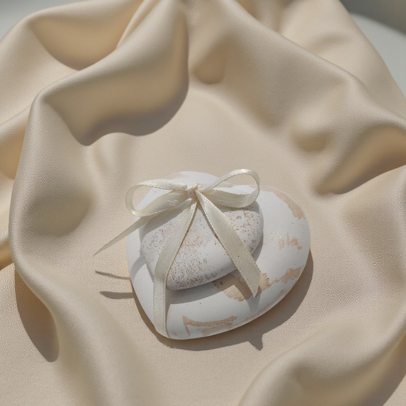 Καρδιά με χρυσά νερά